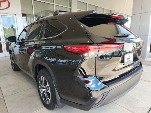 Used 2023 Black Toyota XLE image 9