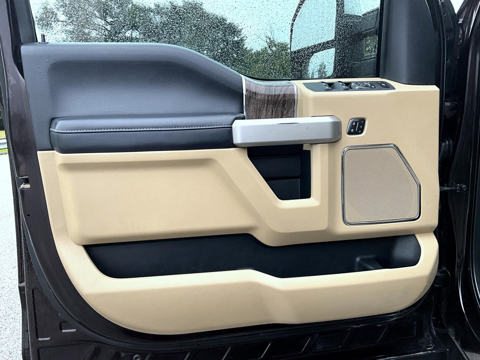 Used 2019 Red Ford Lariat image 11