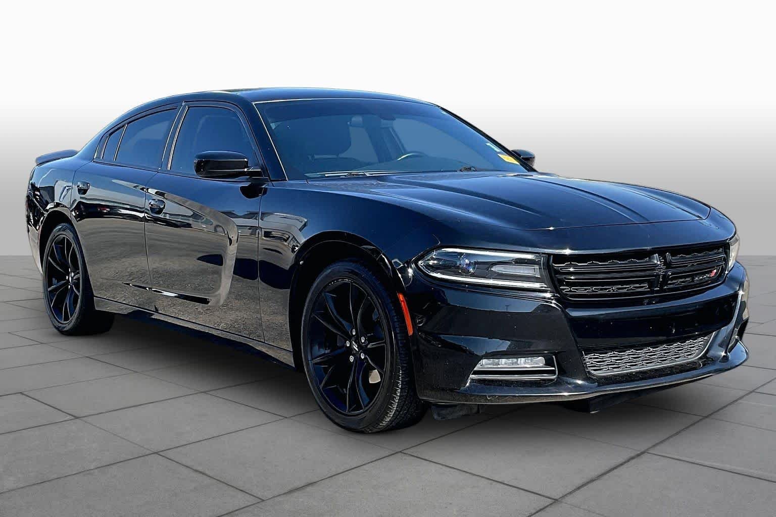 Used 2018 Pitch Black Clearcoat Dodge SXT image 3