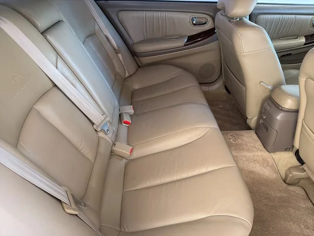 Used 2000 Black Obsidian INFINITI  image 21