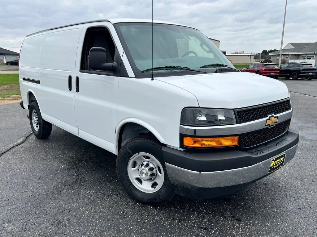 2026 Chevrolet Express 2500 Work Van HD's photo