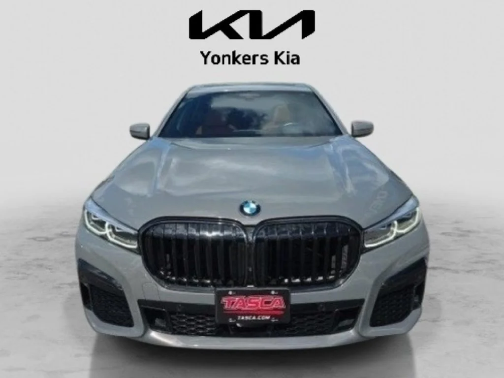 Used 2022 Gray BMW 750i xDrive image 8