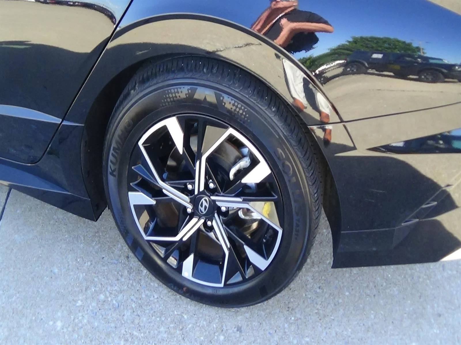 Used 2025 Abyss Black Pearl (a2b) Hyundai SEL image 9