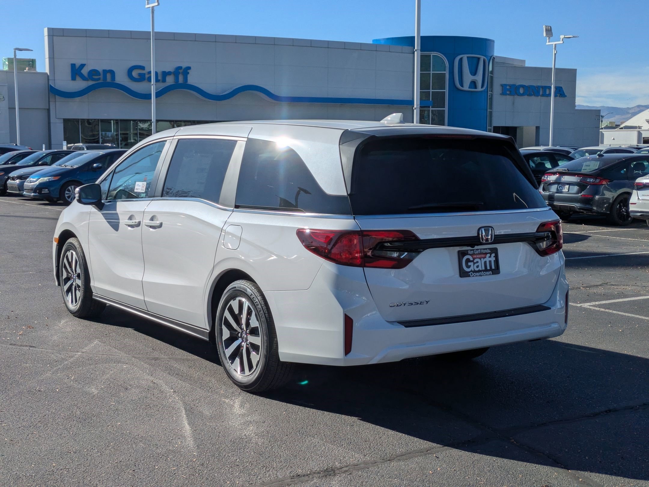 New 2026 Platinum White Pearl Honda EX-L image 5