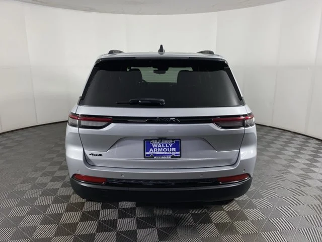 Used 2024 Silver Jeep Altitude X image 9