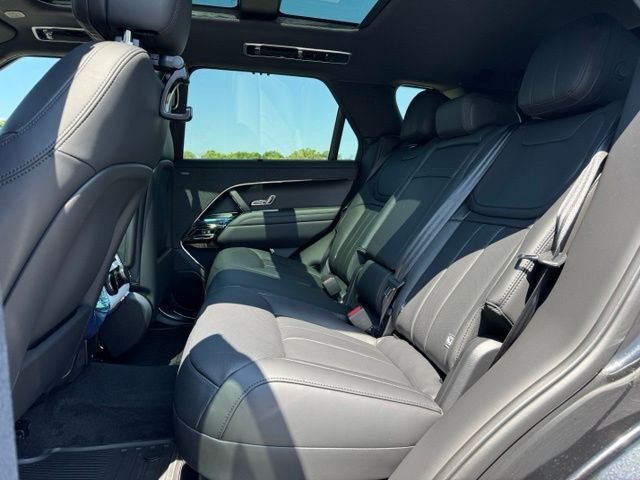 New 2026 Santorini Black Land Rover Dynamic SE image 11