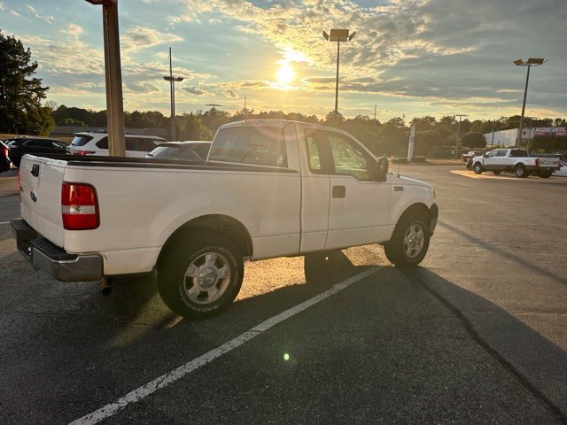 Used 2008 Oxford White Clearcoat Ford XL image 3
