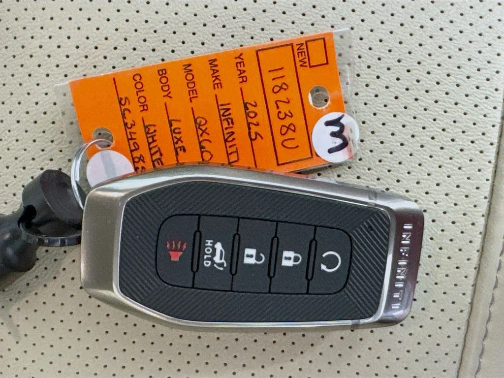 Certified Used 2025 White INFINITI LUXE image 42