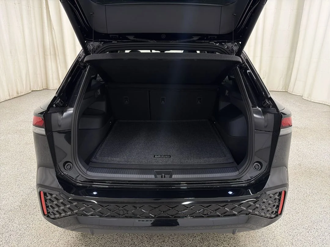 New 2026 Deep Black Pearl Volkswagen SE R-Line Black image 17