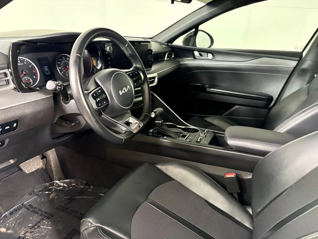 Used 2022 White Kia GT-Line image 22