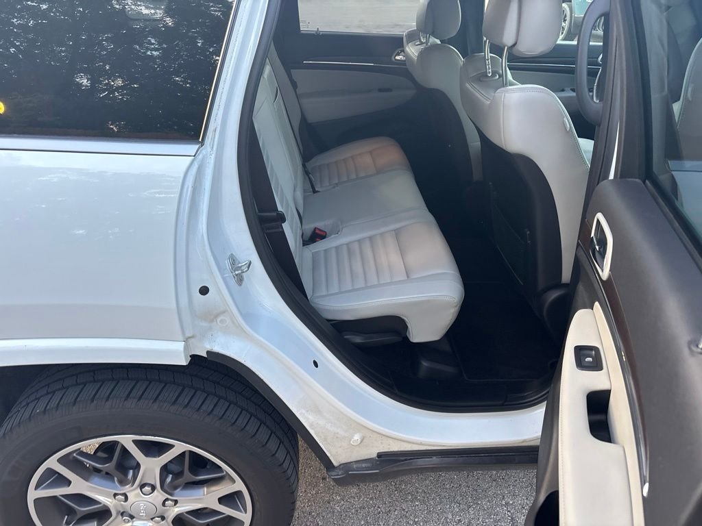 Used 2018 White Jeep Limited image 11