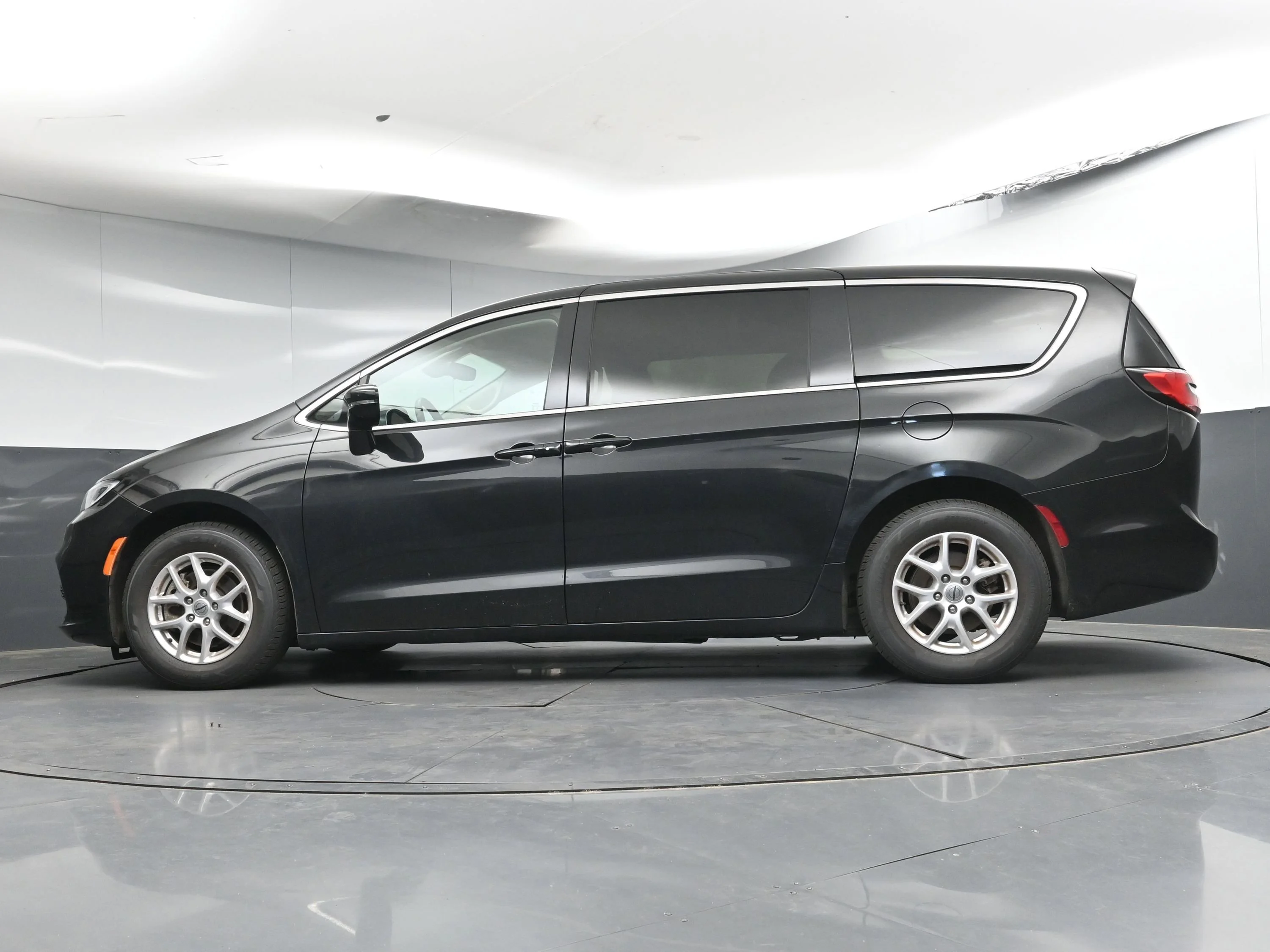 2023 Chrysler Pacifica Touring L - Photo 31