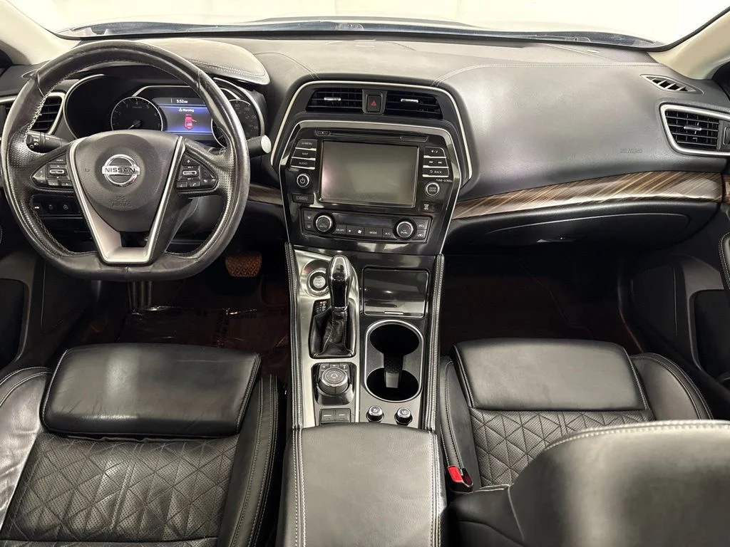 Used 2016 Gray Nissan Platinum image 13