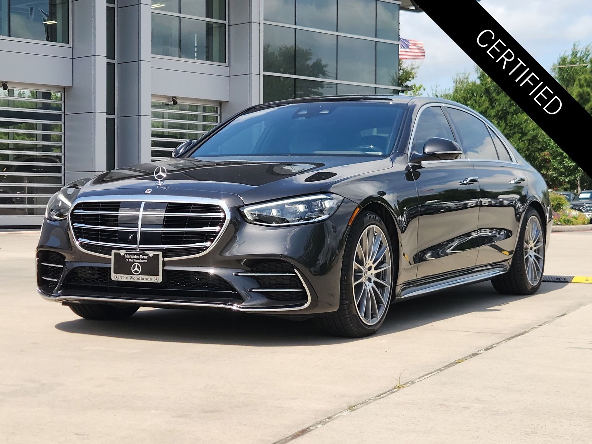 Certified Used 2026 Graphite Gray Metallic Mercedes-Benz S 580 image 3