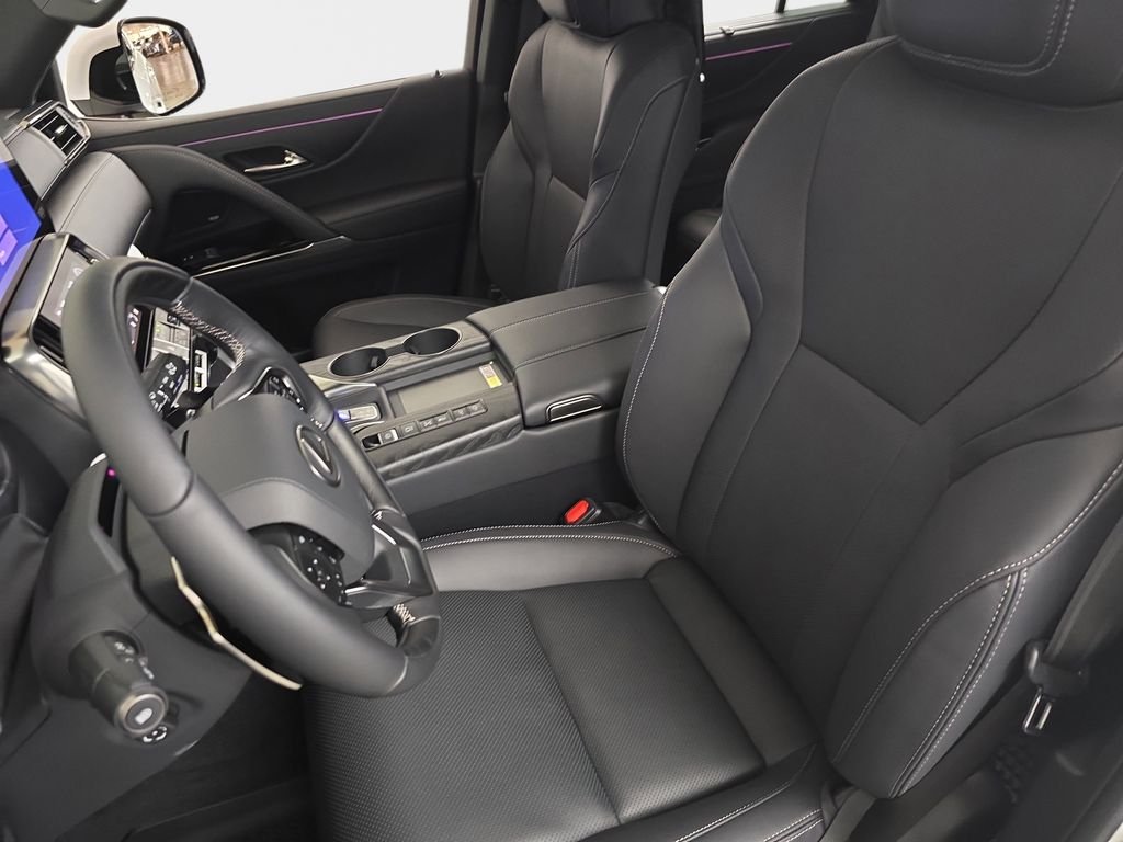 2025 Lexus LX 700h Luxury - Photo 16