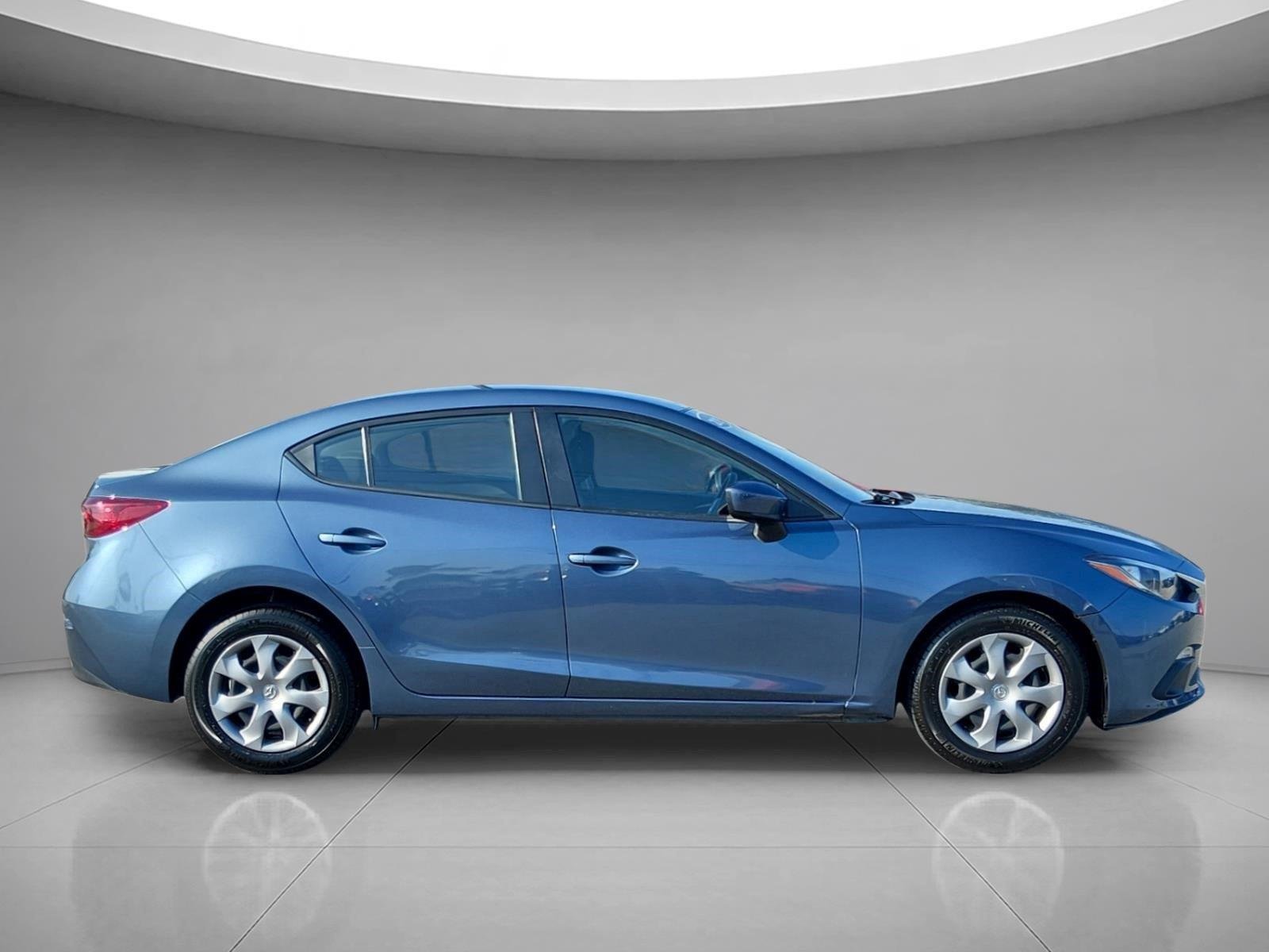 Used 2015 Blue Reflex Mica Mazda i Sport image 6