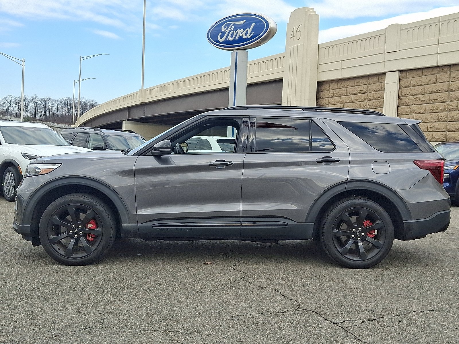 2022 Ford Explorer ST - Photo 7