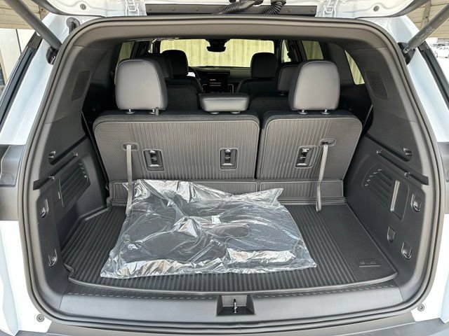 New 2026 Glacier White Tricoat GMC Elevation image 31