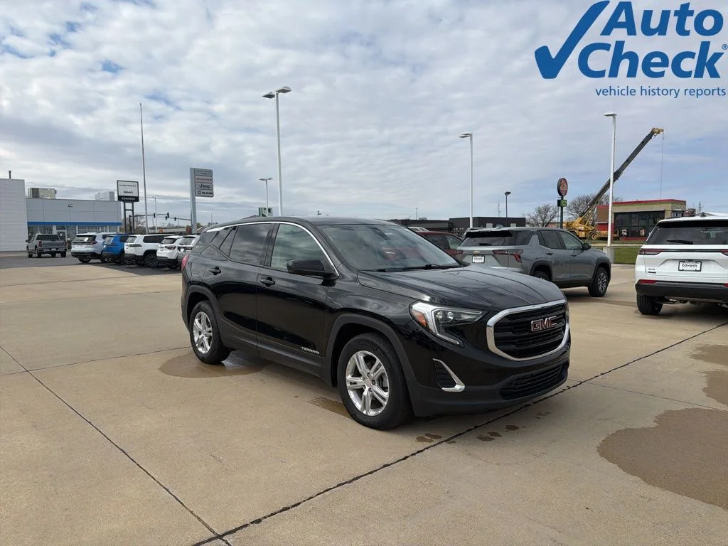 Used 2020 Black GMC SLE image 3