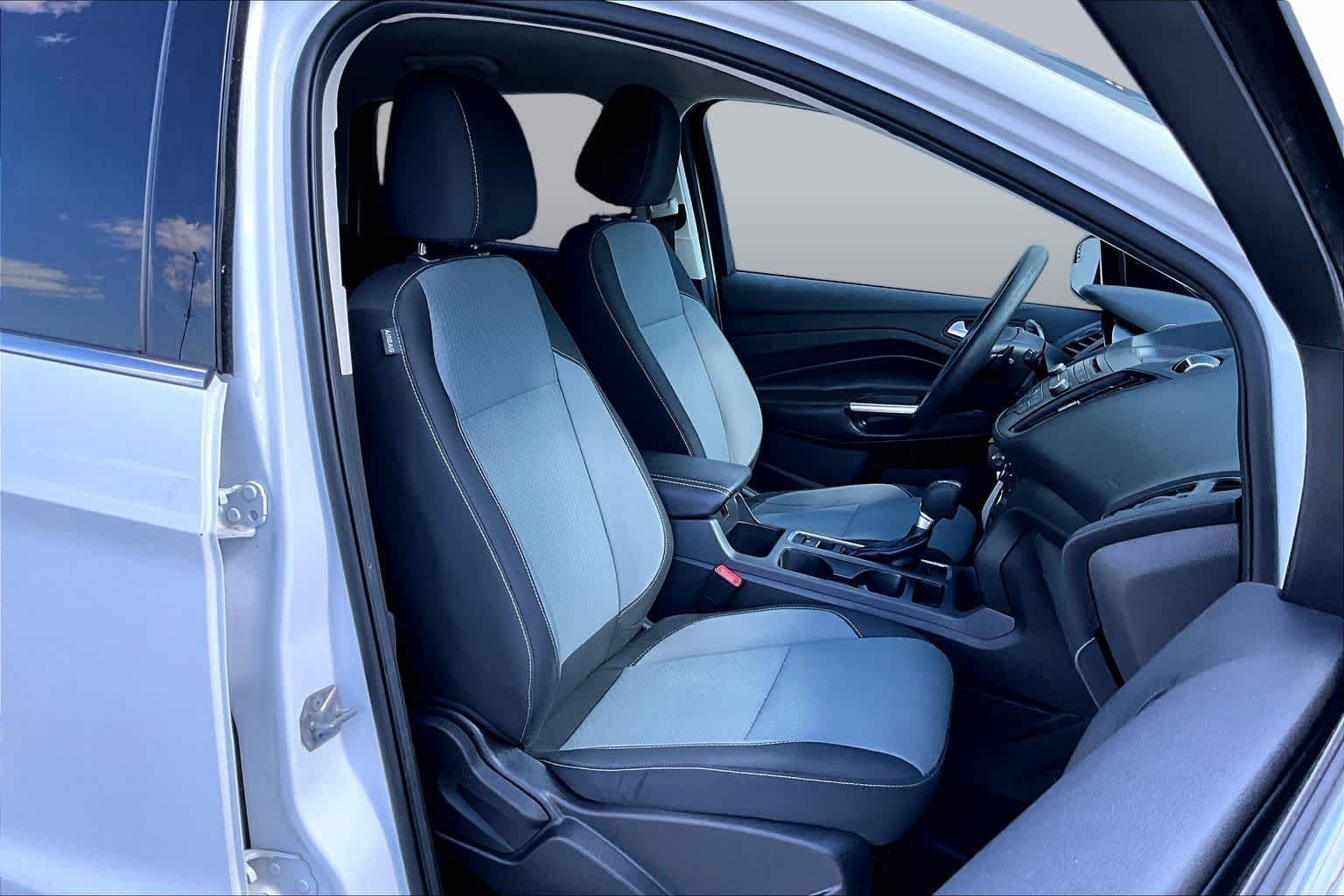 Used 2017 Oxford White Ford SE image 9