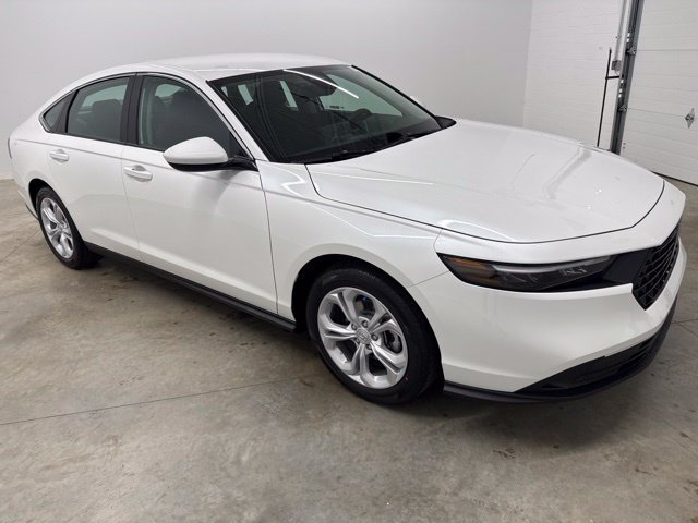New 2026 Platinum White Pearl Honda LX image 3