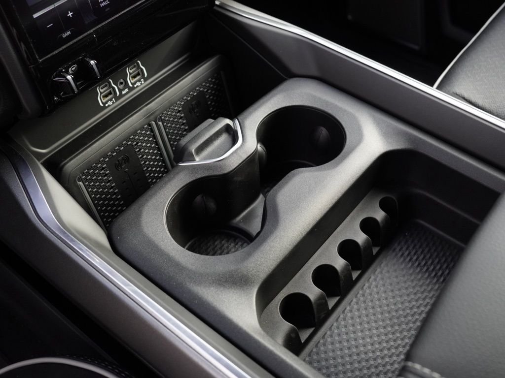 New 2026 Bright White Clear-Coat Exterior Paint RAM Laramie image 17