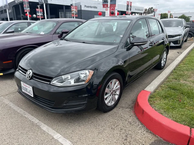 2017 Volkswagen Golf TSI S 4-Door