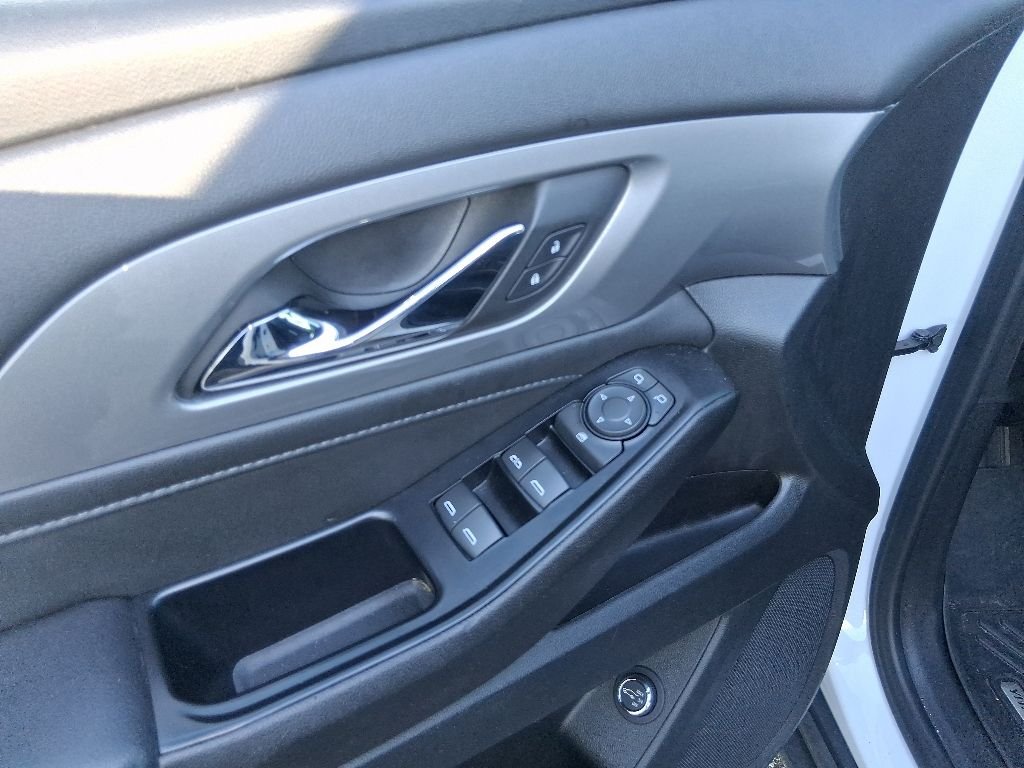 Used 2022 White Chevrolet LT image 9
