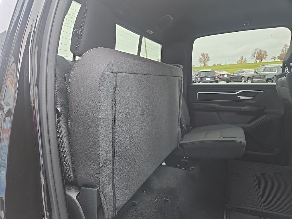 New 2026 Diamond Black Crystal Pearl-Coat Exterior Paint RAM Big Horn/Lone Star image 96