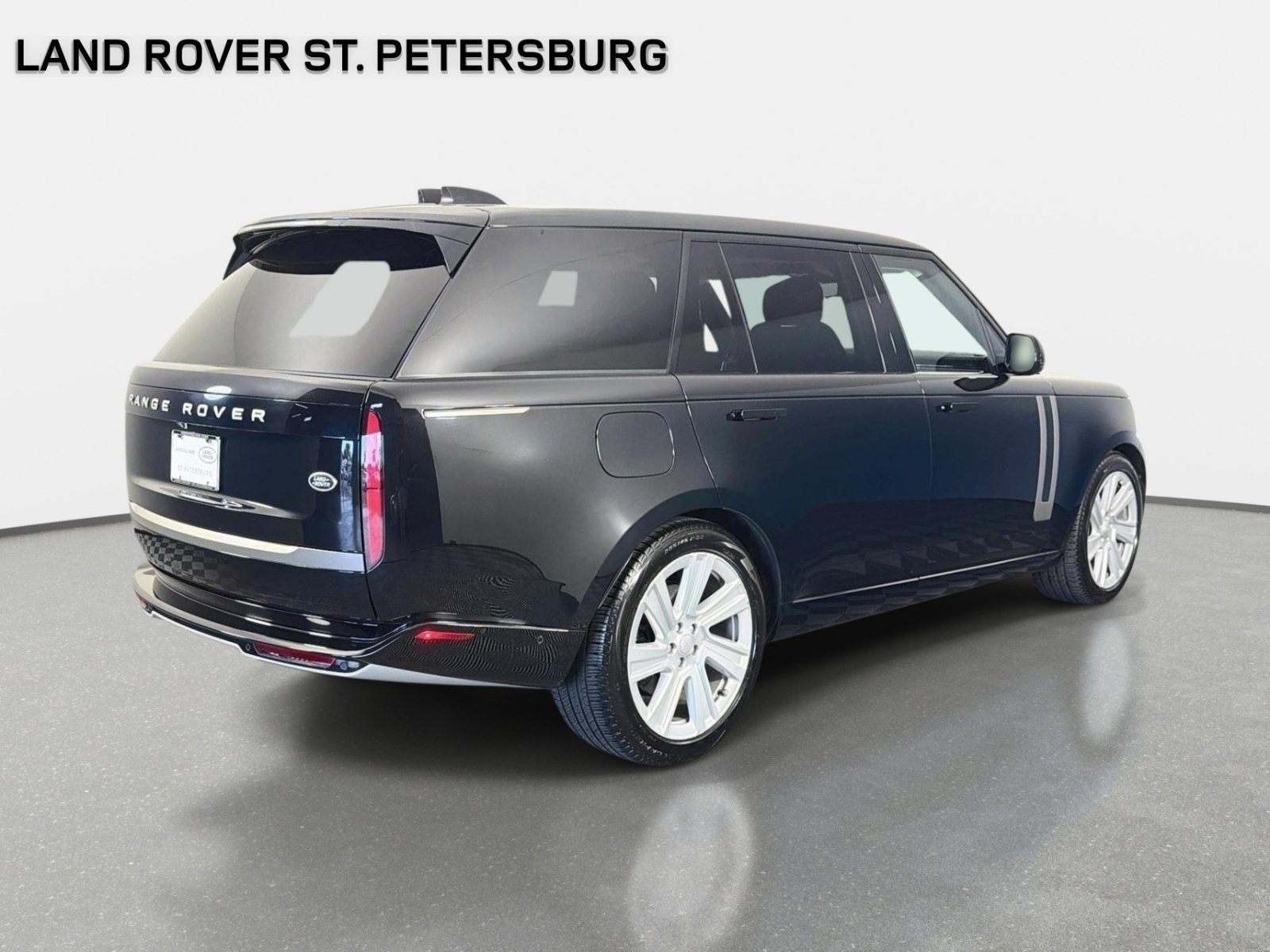 Used 2023 Santorini Black Metallic Land Rover SE image 5