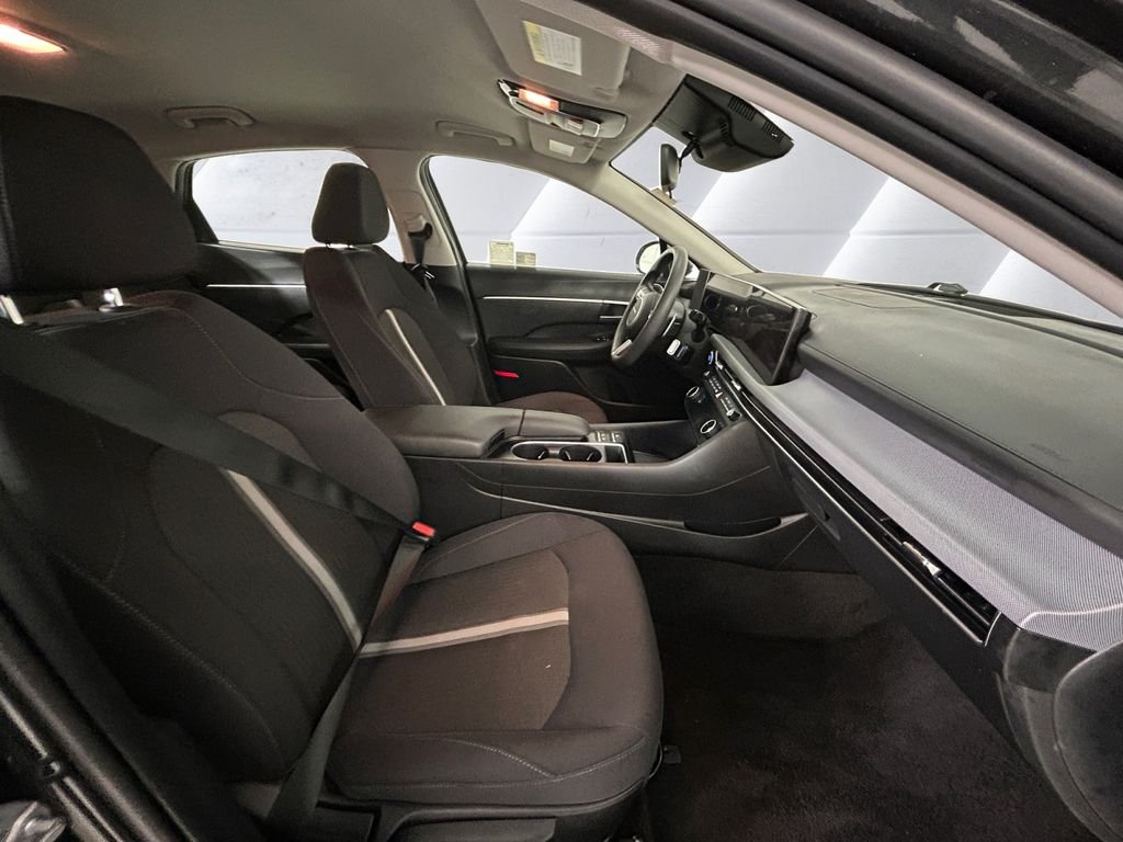 Used 2025 Gray Hyundai SEL image 13