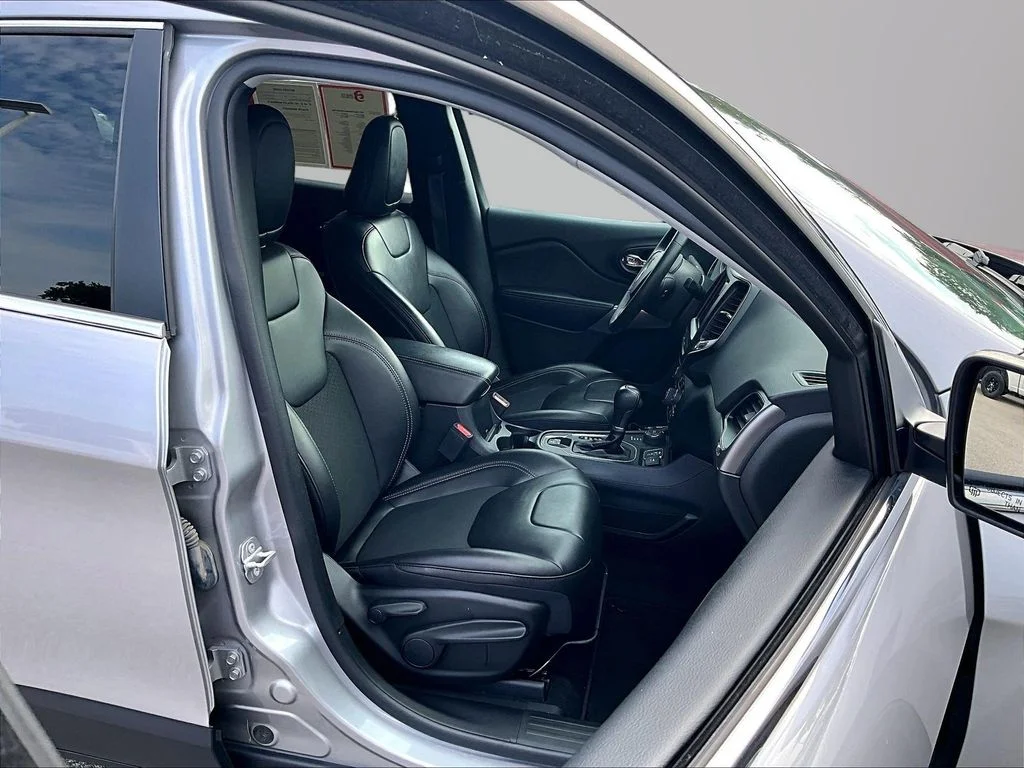 Used 2021 Silver Jeep Latitude Plus image 8