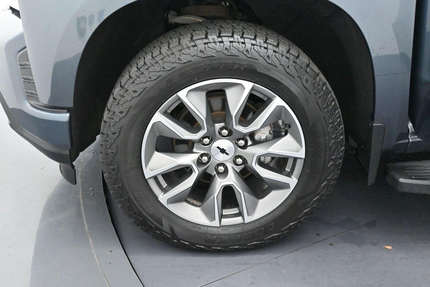 Used 2021 SHADOW GRAY METALLIC Chevrolet RST image 34