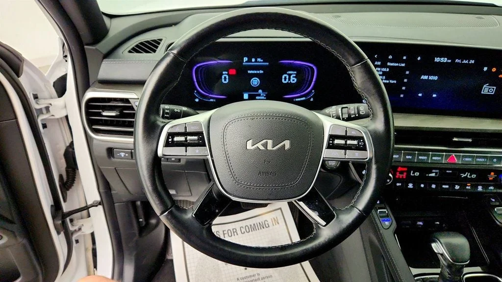 Used 2025 Glacial White Pearl Kia EX X-Line AWD image 12