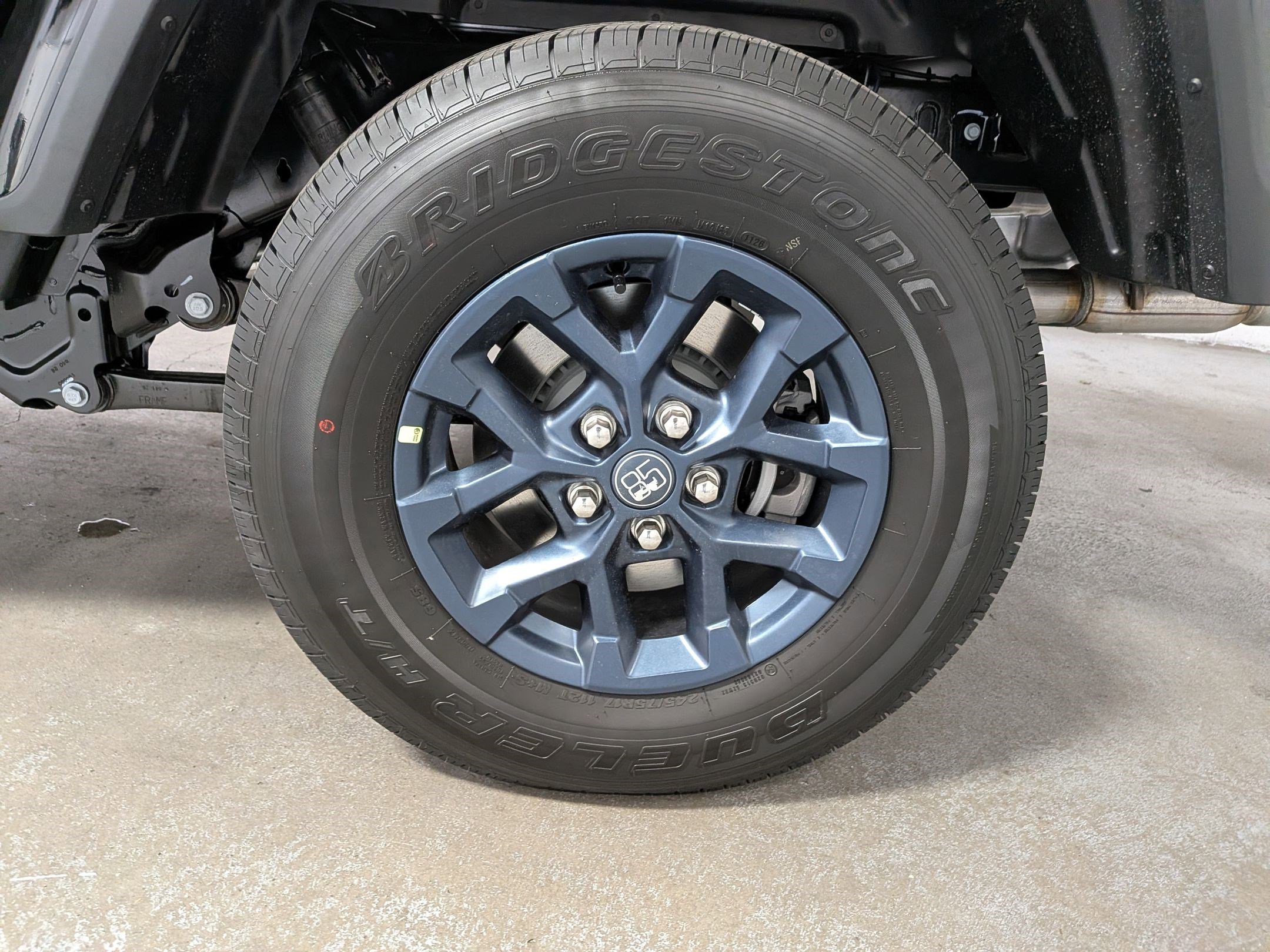 New 2026 Black Clear-Coat Exterior Paint Jeep 85th Anniversary Edition image 16
