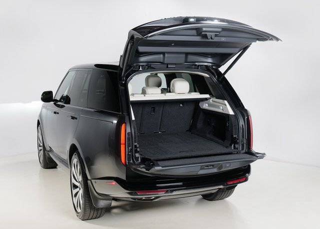 New 2026 Carpathian Grey Land Rover SE image 30