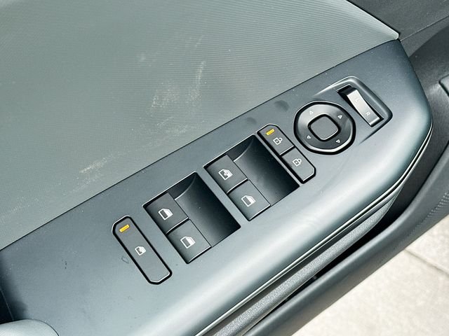 New 2026 Snow White Pearl Kia LXS image 17