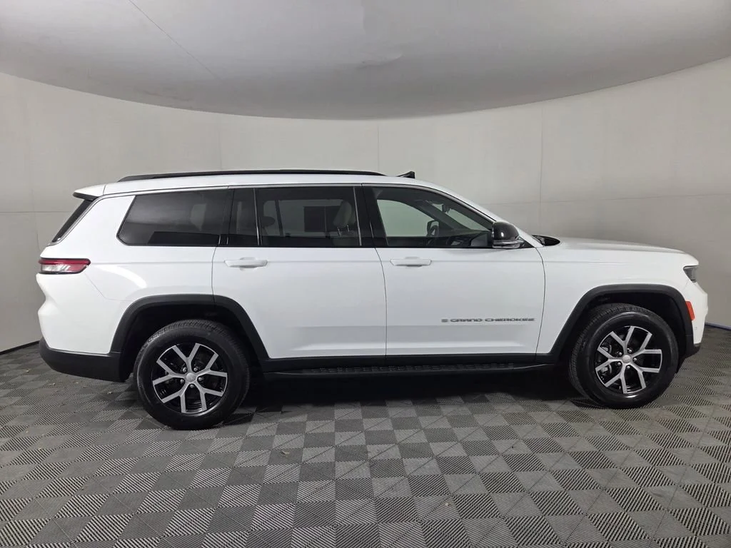 Certified Used 2025 Bright White Clearcoat Jeep Limited image 5