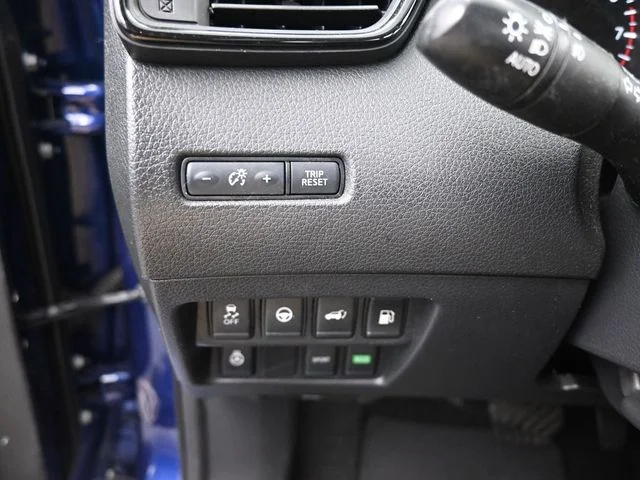 Used 2020 Blue Nissan SL image 22