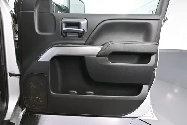 Used 2019 Silver Chevrolet LT image 41