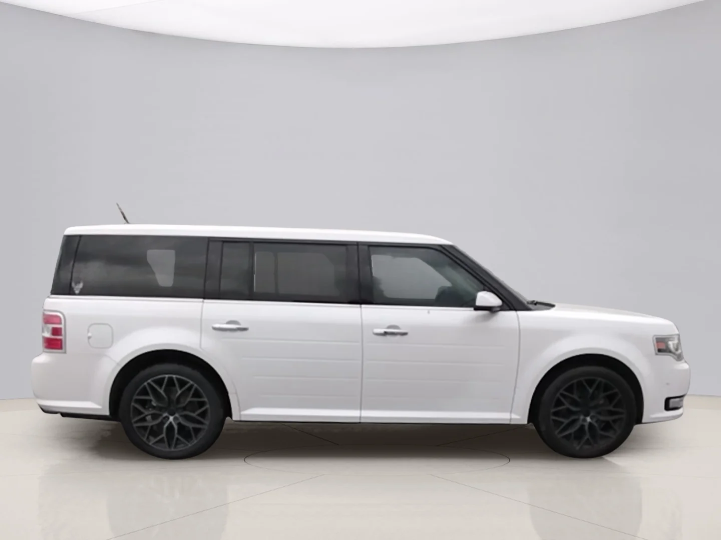 Used 2014 White Ford LIMITED image 4