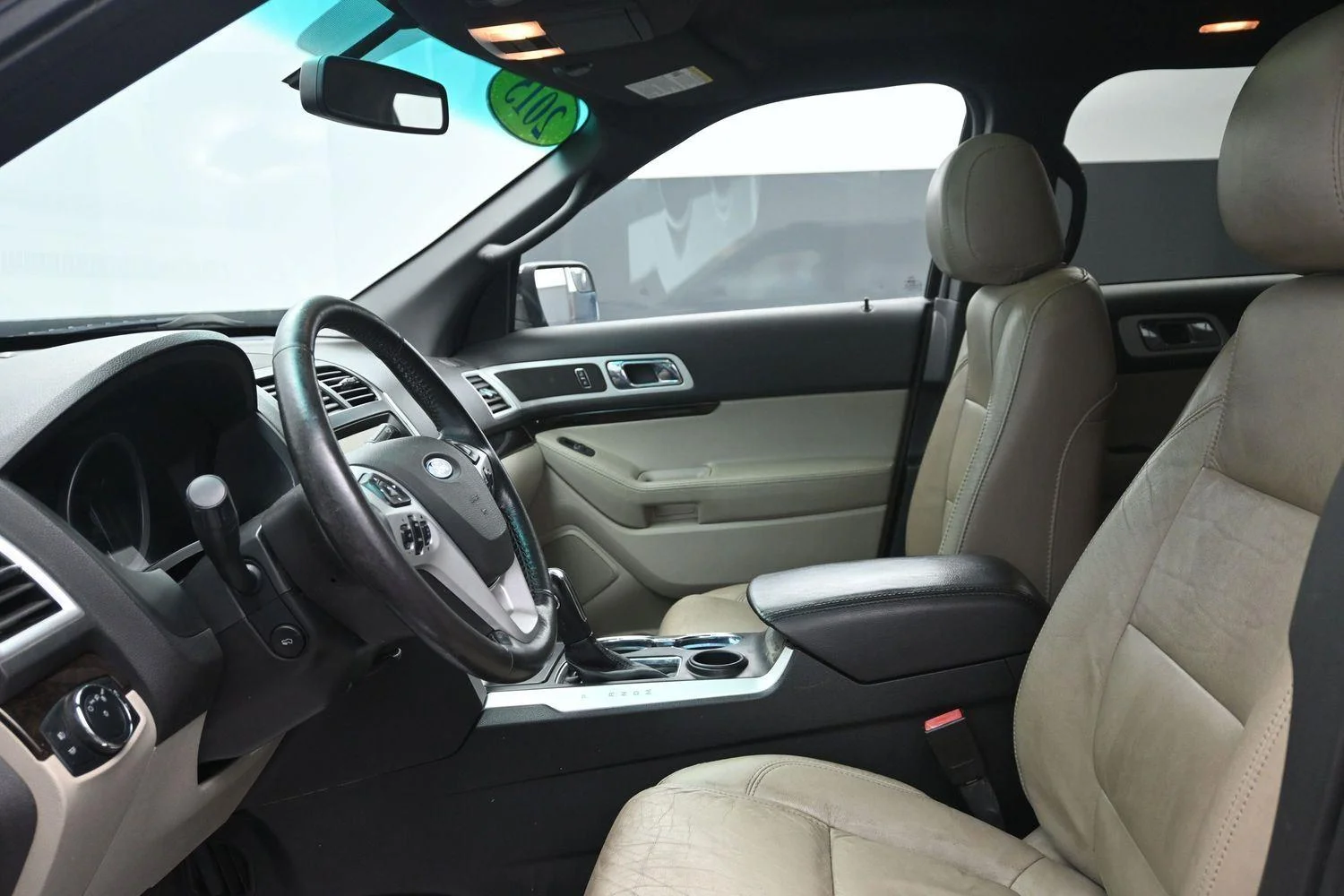 Used 2015 Tuxedo Black Metallic Ford Limited image 20