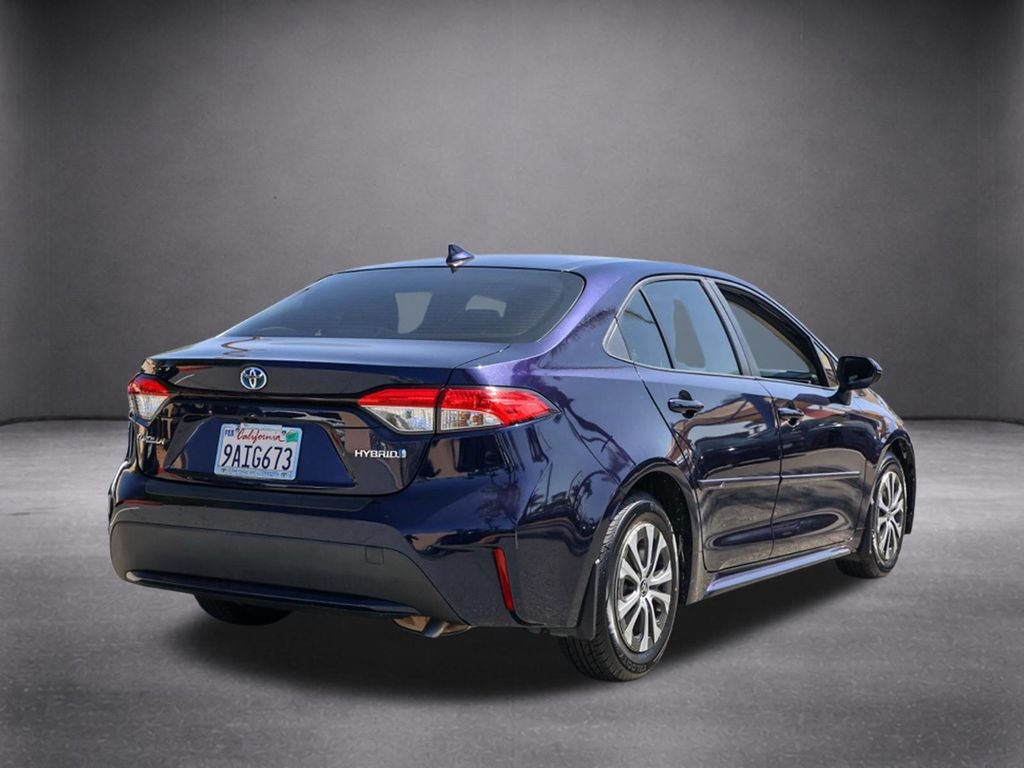 Used 2022  Toyota LE image 3