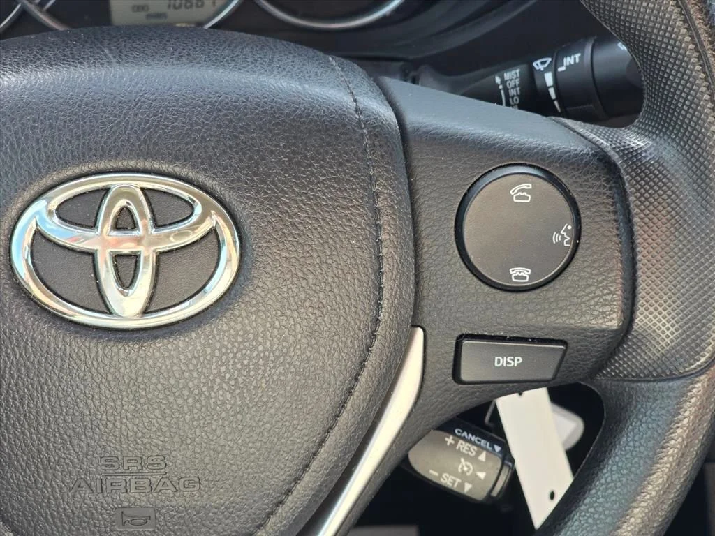 Used 2015 Red Toyota LE image 15