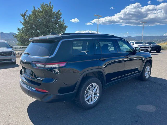 Used 2021 Diamond Black Crystal Pearlcoat Jeep Laredo image 8