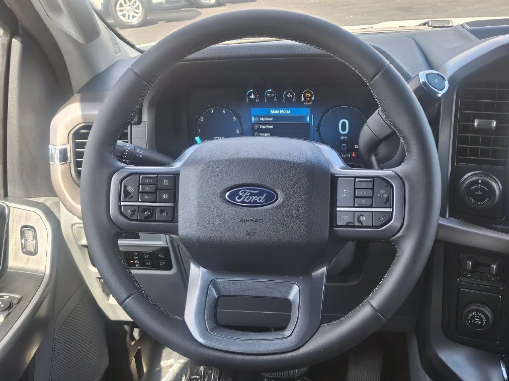 New 2026 Oxford White Ford XLT image 7