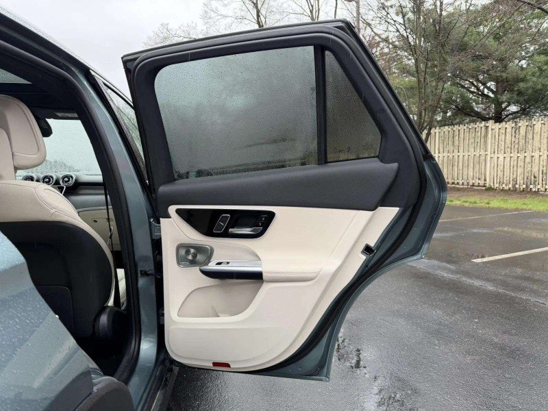 Used 2025 Verde Silver Metallic Mercedes-Benz GLC 300 image 23
