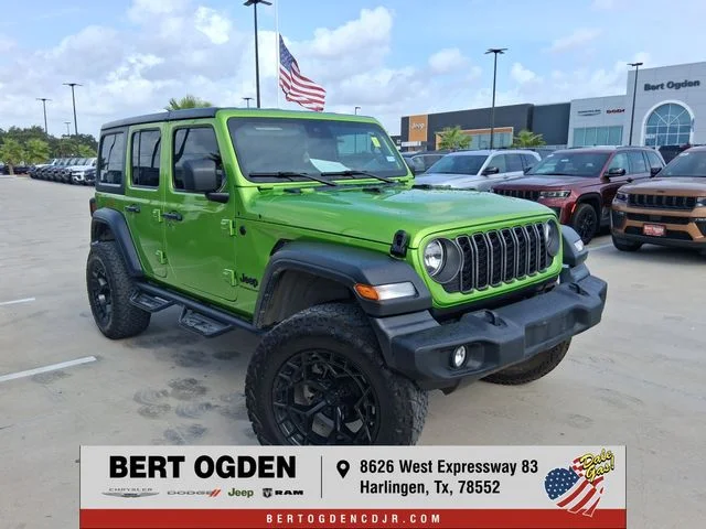 Used 2025  Jeep Sport S image 1