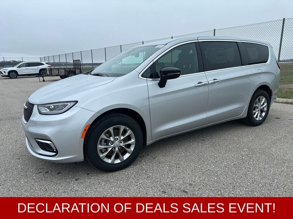 2026 Chrysler Pacifica Select AWD's photo