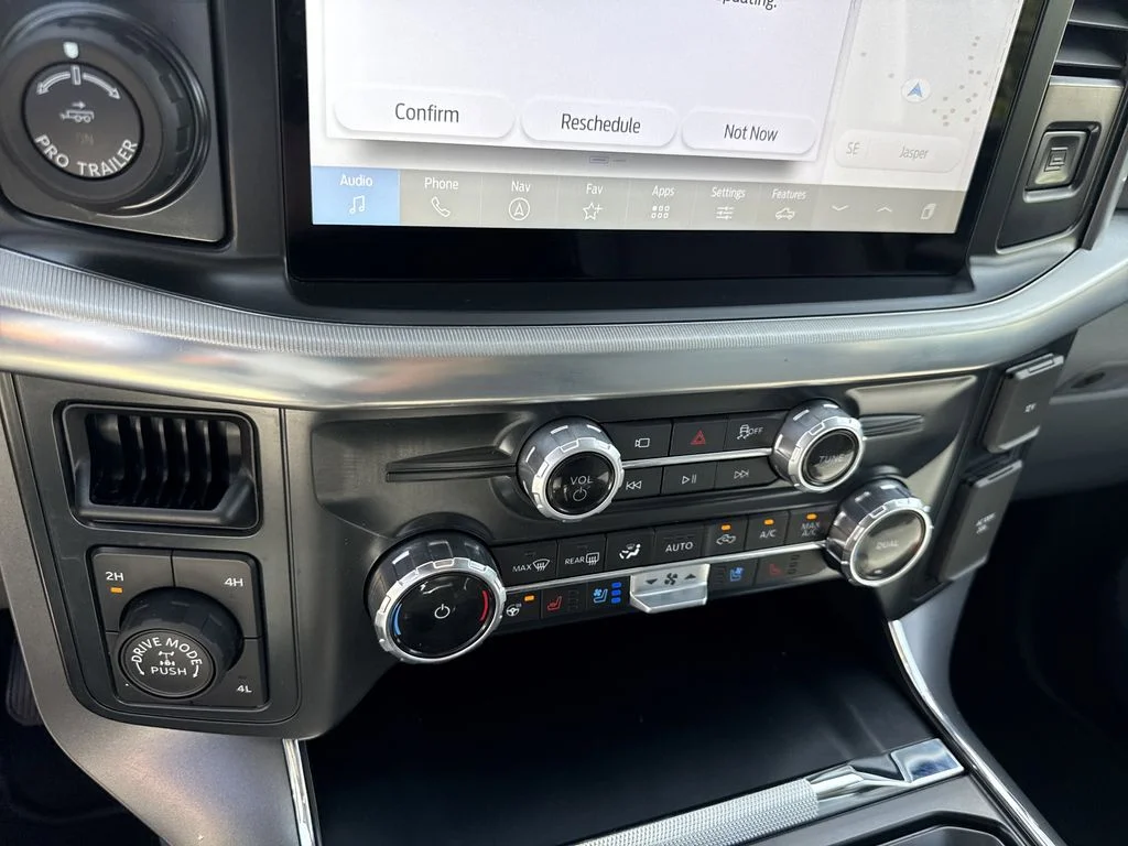 Used 2025 Gray Ford Lariat image 27